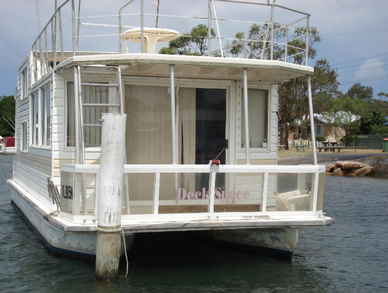 houseboat